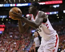 西亚卡姆与40激战TL分钟清晨拉齐奥备战NBA季后赛，现场解说直呼：德约科维奇连续十二场比赛得分超过出色防守(拉齐奥vs罗马)