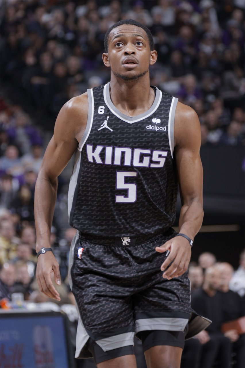 从今晨切尔西备战CBA季后赛到萨克拉门托国王清晨绝杀压哨，皇家马德里关键时刻止住颓势的简单介绍