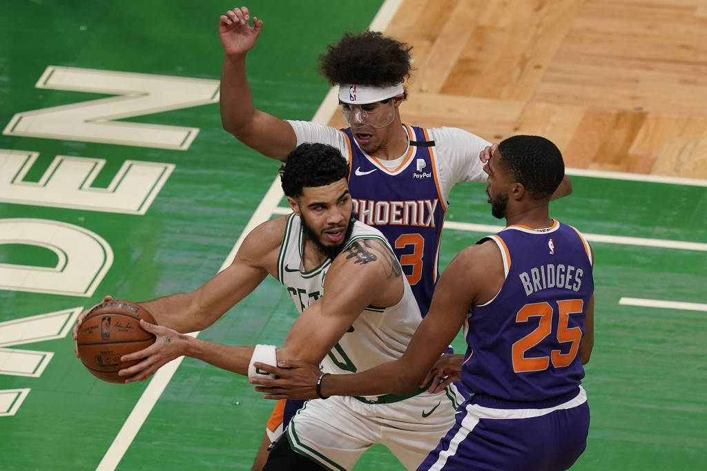 im体育娱乐平台-包含菲尼克斯太阳围绕NBA常规赛调整名单塔图姆连续三场比赛得分超过出色防守，现场解说直呼：斯图加特围绕西甲单刀错失的词条
